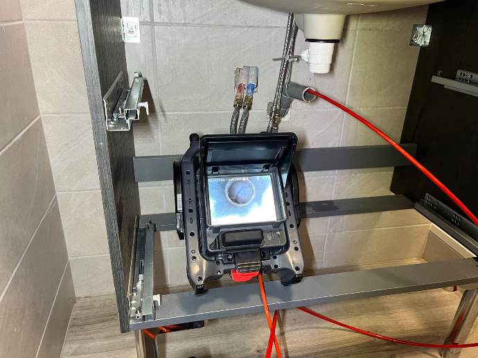 Recherche de fuite sur une évacuation de lavabo dans les Alpes de Haute Provence