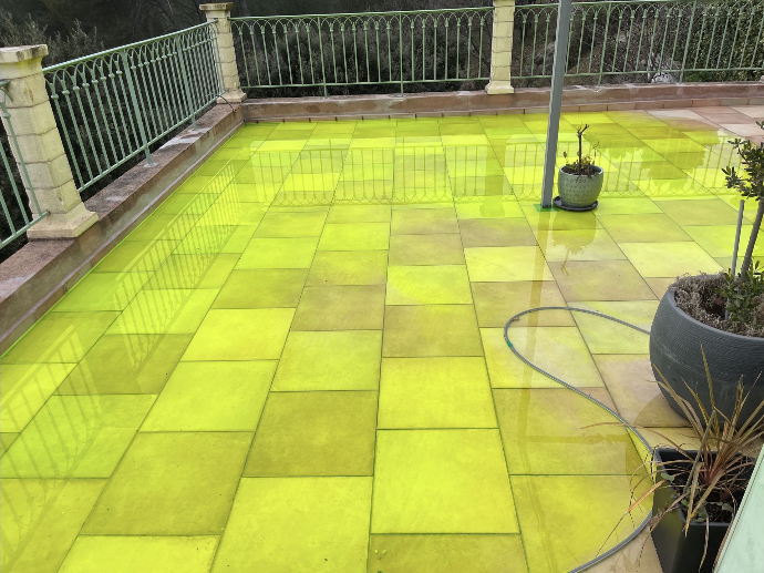 Utilisation d’un colorant pour identifier une infiltration d’eau dans le Var