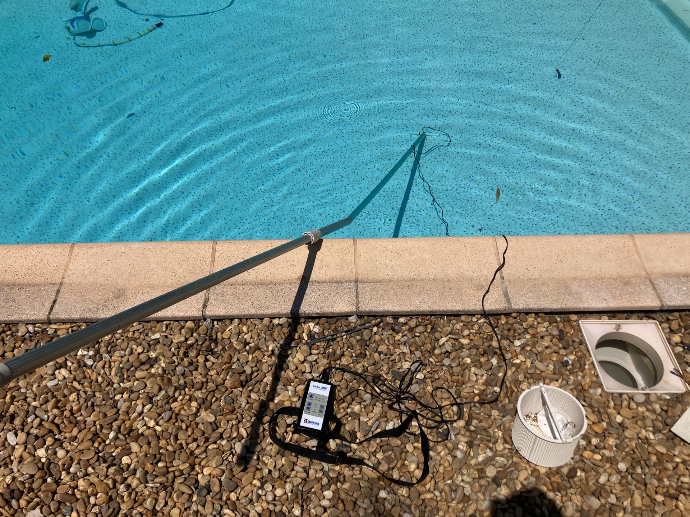 Recherche de fuite sur le liner d'une piscine dans les Bouches-du-Rhône