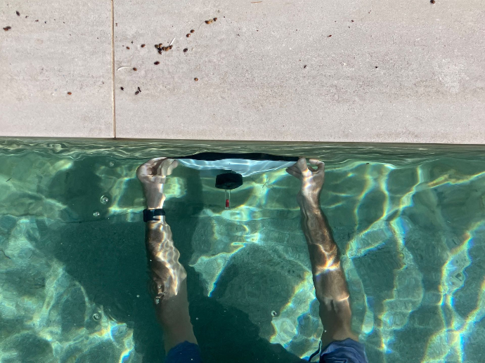 Recherche de fuite sur spot luminaire dans une piscine par décompression